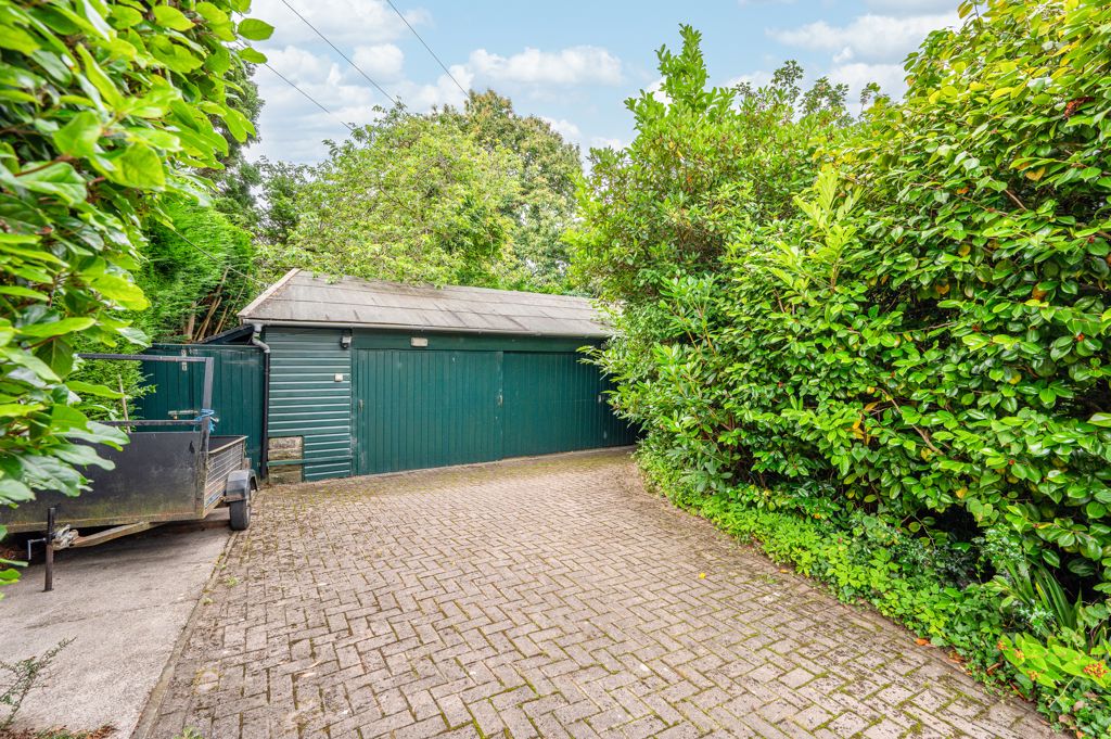 Garage / Workshop- click for photo gallery